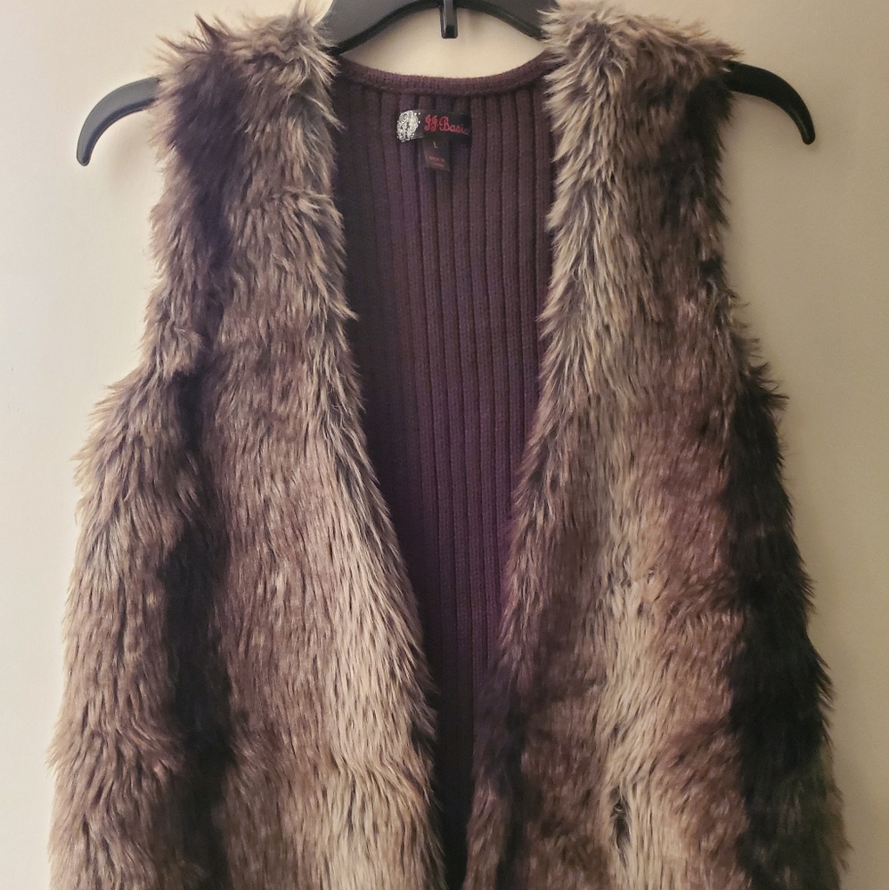 Faux sweater vest - Picture 1 of 3